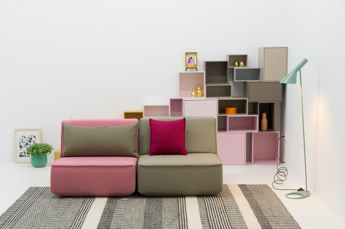 Modulares Cubit Sofa mit farbigen Kissen – seit Jahren im Einsatz