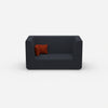 Modernes Zweisitzer Sofa mit hohem Rücken von vorne