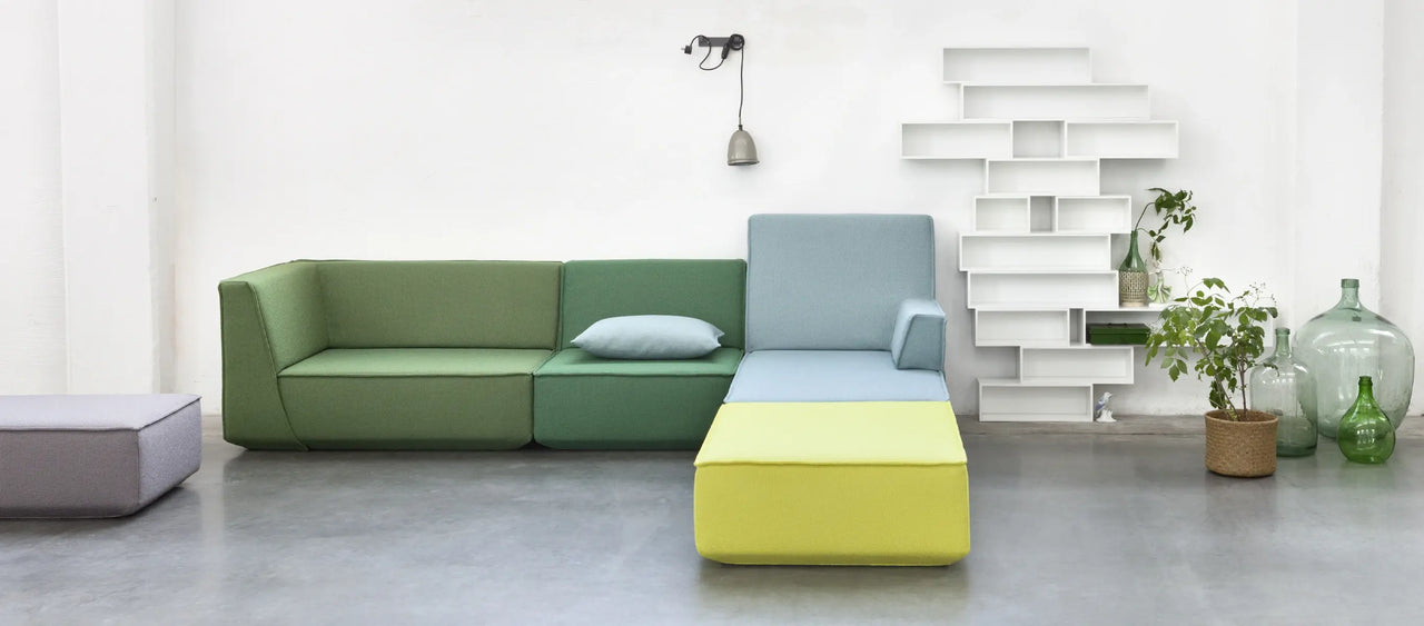 canapé modulable , bleu et jaune avec Système d'étagères modulaires blanc Système d'étagères le loft.