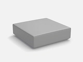 Ein quadratisches, graues 3D-Sitzmodul eines modularen Sofasystems auf weißem Hintergrund.