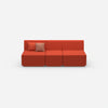 Rotes Dreisitzer Sofa von vorne